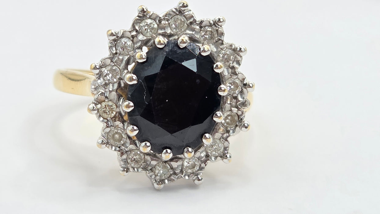 Vintage: 18ct Yellow Gold Sapphire & Diamond Oval Diana  Cluster Ring — From 1982