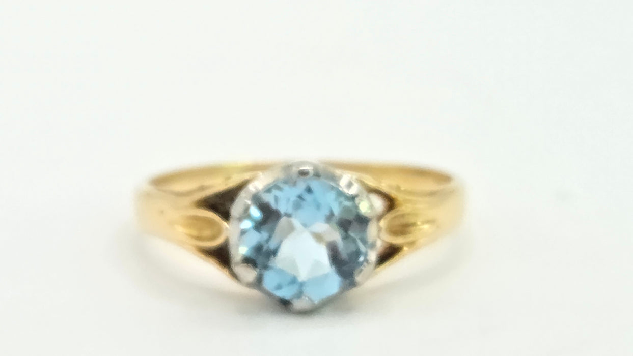 Vintage: 18ct Yellow Gold Blue Zircon Solitaire Ring