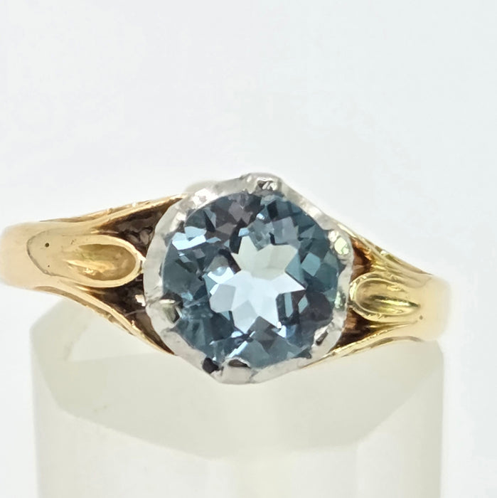 Vintage: 18ct Yellow Gold Blue Zircon Solitaire Ring