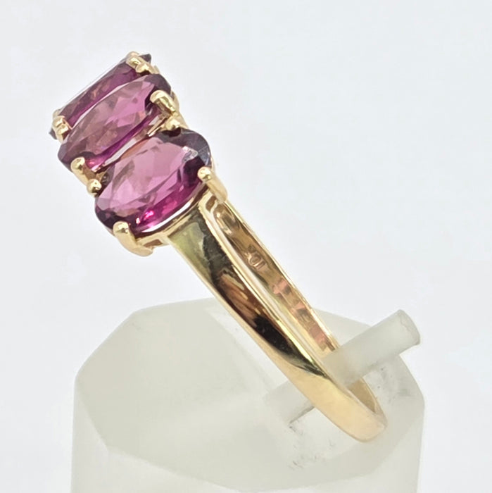 Vintage: 10ct Yellow Gold Almandine Garnet Trilogy Ring