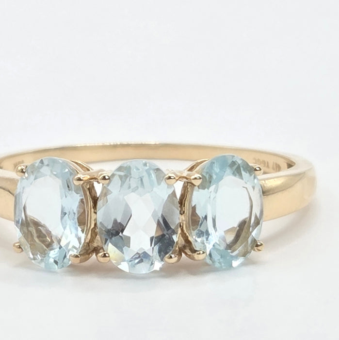 Vintage: 10ct Yellow Gold Aquamarine Trilogy Ring
