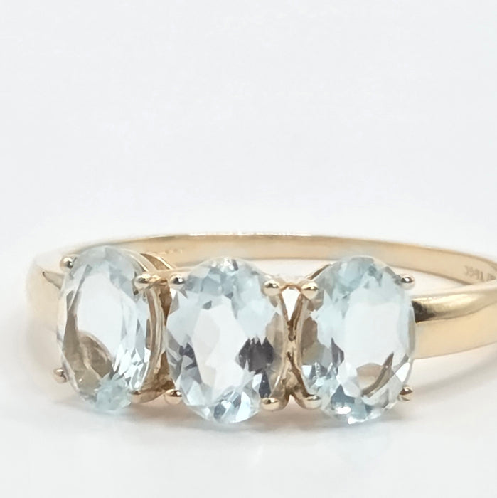 Vintage: 10ct Yellow Gold Aquamarine Trilogy Ring
