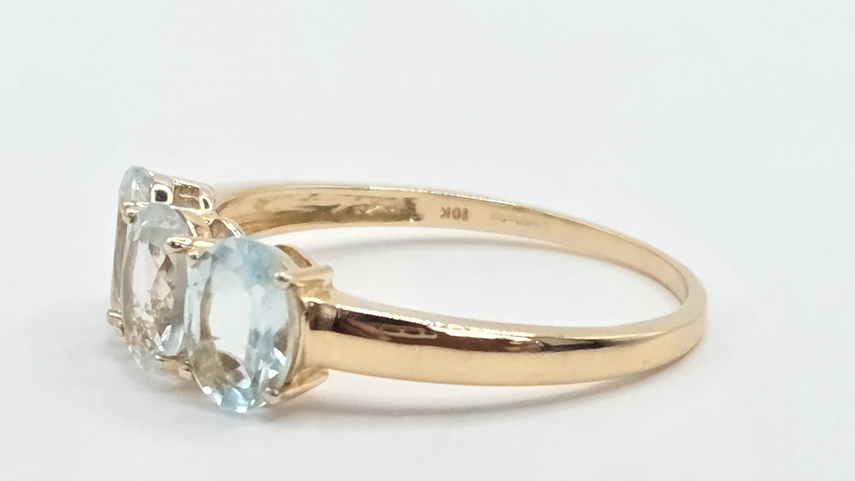 Vintage: 10ct Yellow Gold Aquamarine Trilogy Ring
