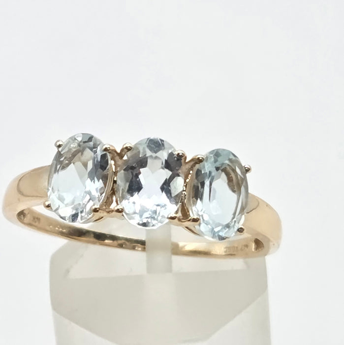Vintage: 10ct Yellow Gold Aquamarine Trilogy Ring