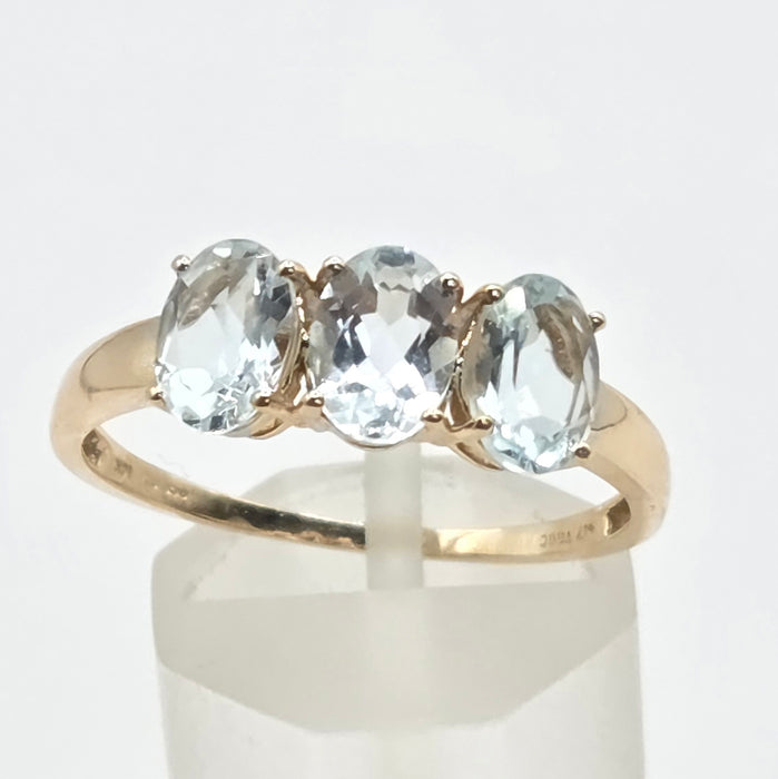 Vintage: 10ct Yellow Gold Aquamarine Trilogy Ring