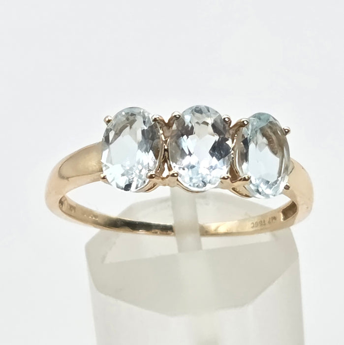 Vintage: 10ct Yellow Gold Aquamarine Trilogy Ring