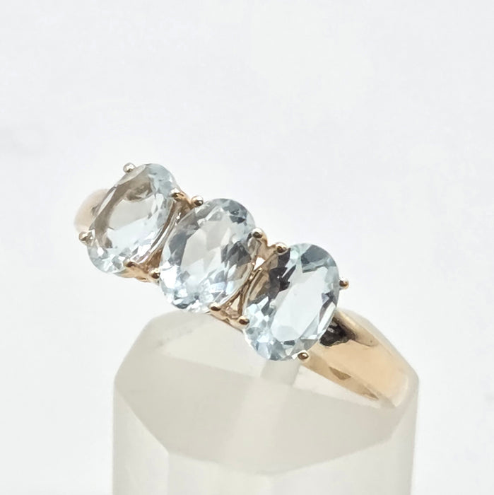 Vintage: 10ct Yellow Gold Aquamarine Trilogy Ring