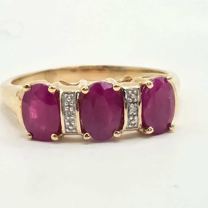 Vintage: 9ct Yellow Gold Ruby & Diamond Dress Ring
