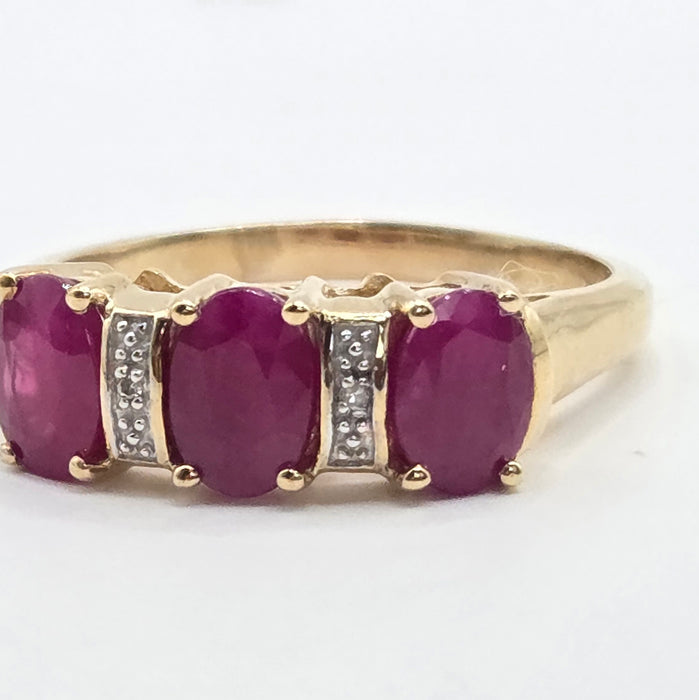 Vintage: 9ct Yellow Gold Ruby & Diamond Dress Ring