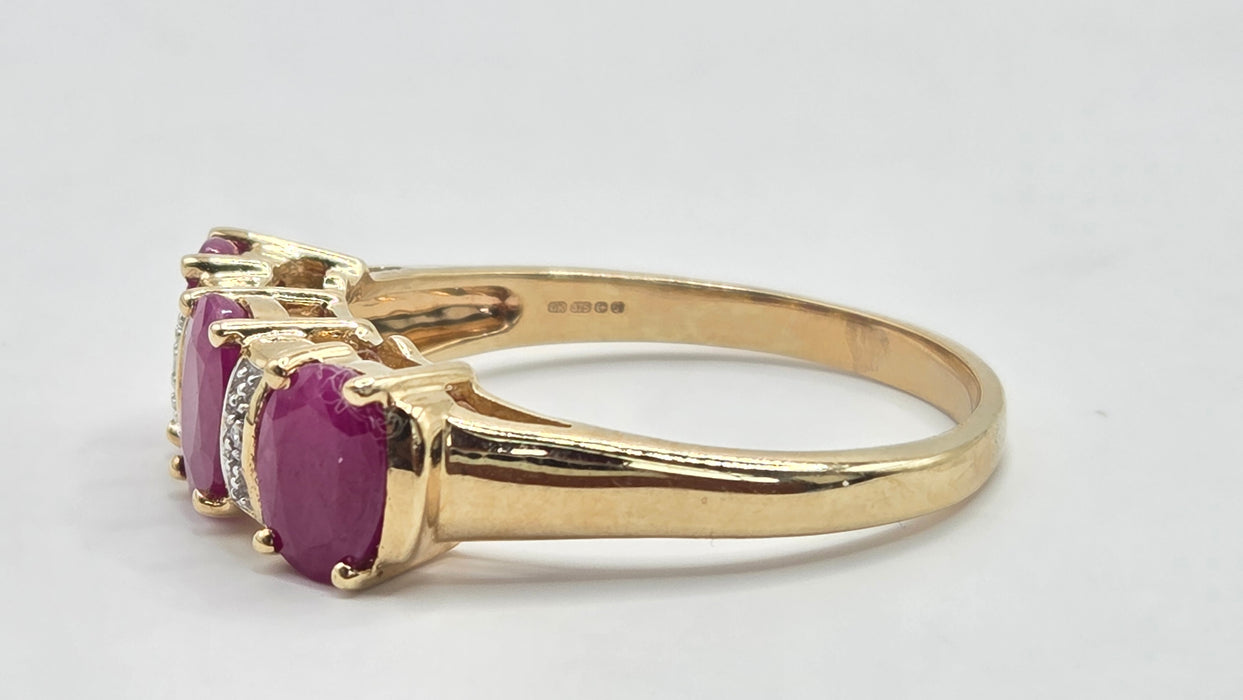 Vintage: 9ct Yellow Gold Ruby & Diamond Dress Ring