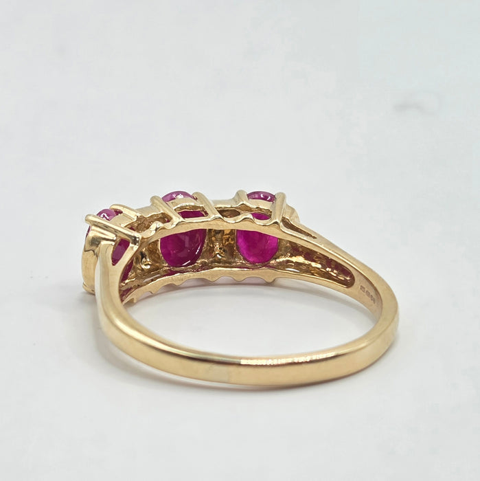 Vintage: 9ct Yellow Gold Ruby & Diamond Dress Ring