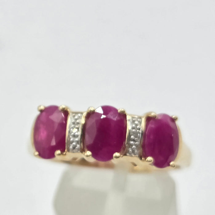 Vintage: 9ct Yellow Gold Ruby & Diamond Dress Ring