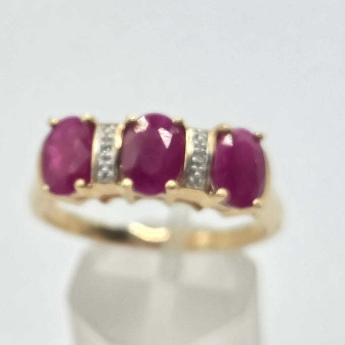 Vintage: 9ct Yellow Gold Ruby & Diamond Dress Ring