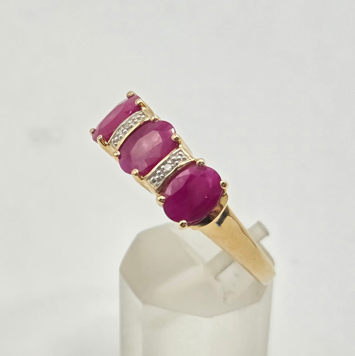 Vintage: 9ct Yellow Gold Ruby & Diamond Dress Ring