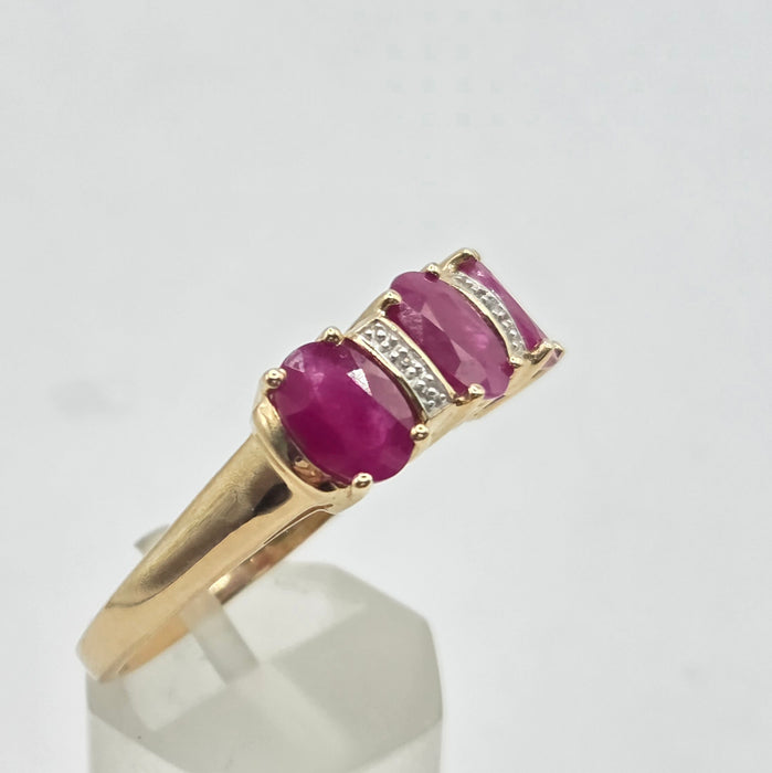Vintage: 9ct Yellow Gold Ruby & Diamond Dress Ring