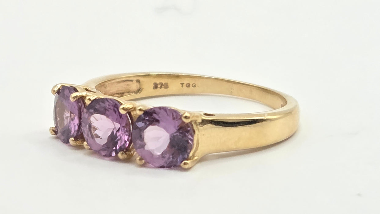 Vintage: 9ct Yellow Gold Purple Spinel Trilogy Ring