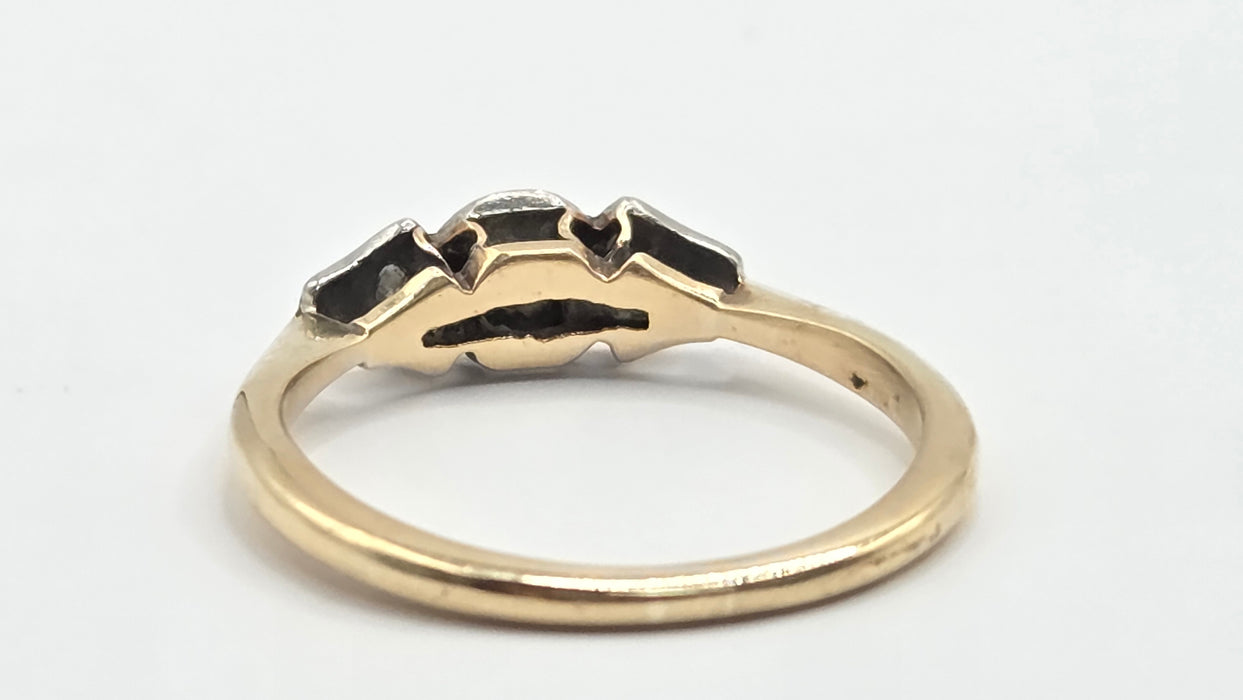 Vintage: 9ct Yellow Gold Diamond Trilogy Ring