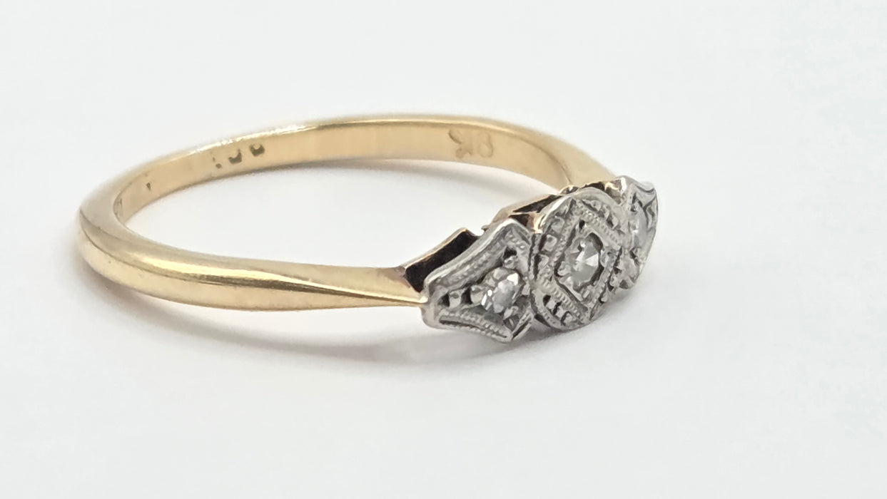 Vintage: 9ct Yellow Gold Diamond Trilogy Ring