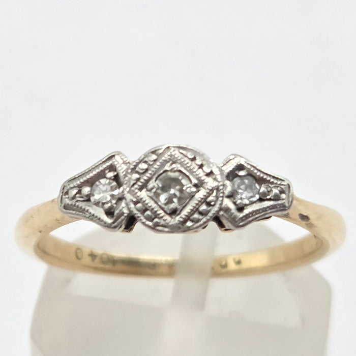 Vintage: 9ct Yellow Gold Diamond Trilogy Ring