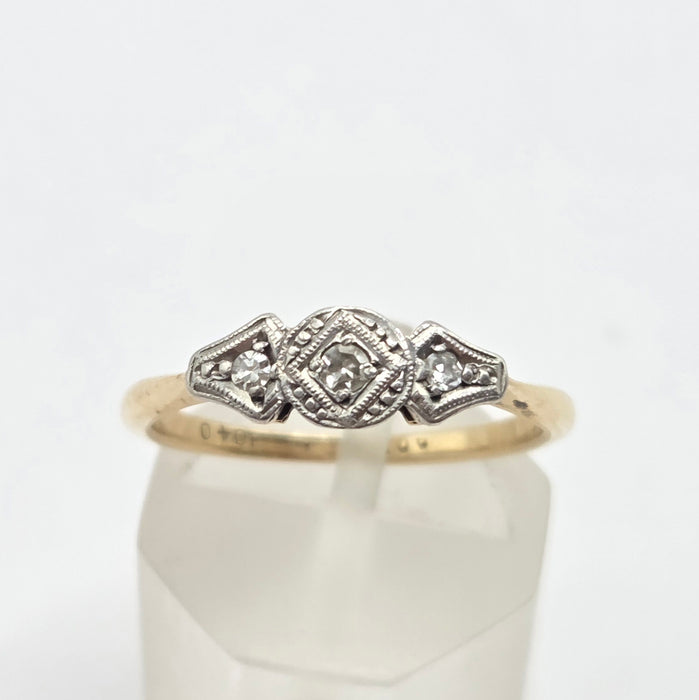 Vintage: 9ct Yellow Gold Diamond Trilogy Ring