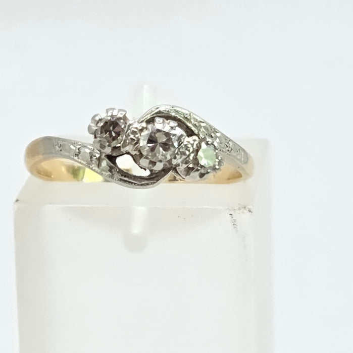 Vintage: 18ct Yellow Gold & Platinum Three Stone Diamond Cross-Over Ring — 0.20ct
