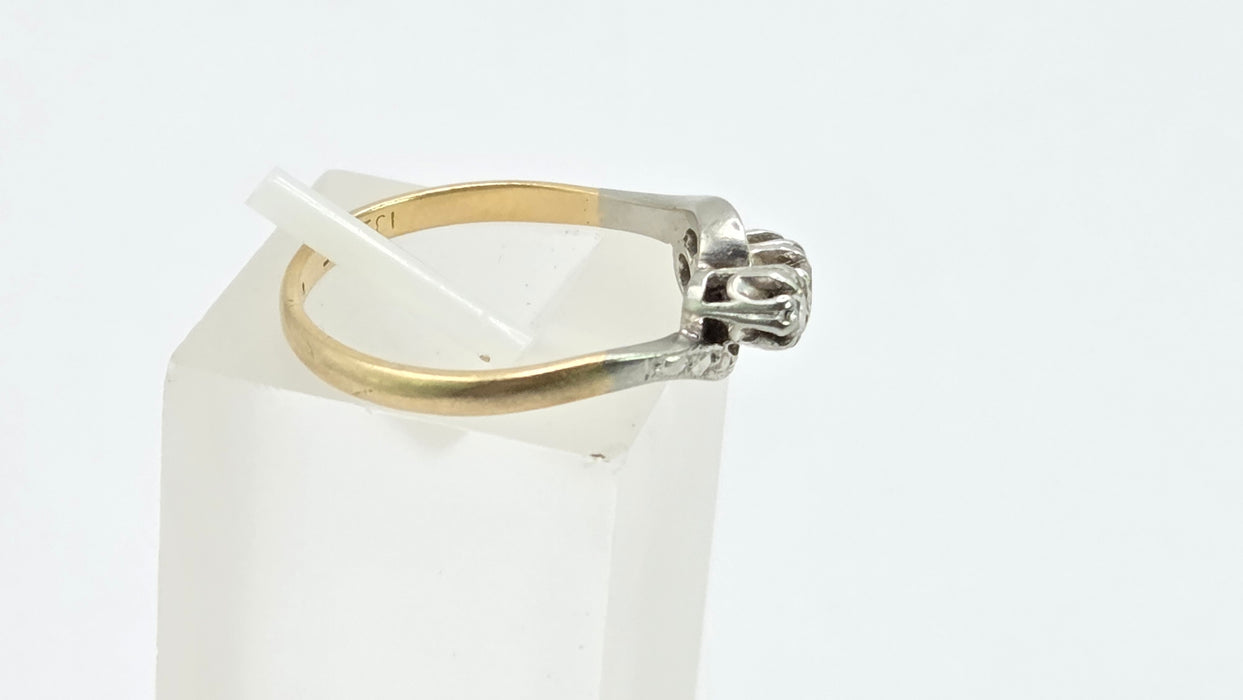 Vintage: 18ct Yellow Gold & Platinum Three Stone Diamond Cross-Over Ring — 0.20ct