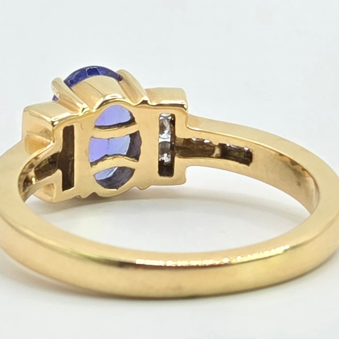 Vintage: 18ct Yellow Gold Tanzanite (1.15ct) & Diamond Dress Ring