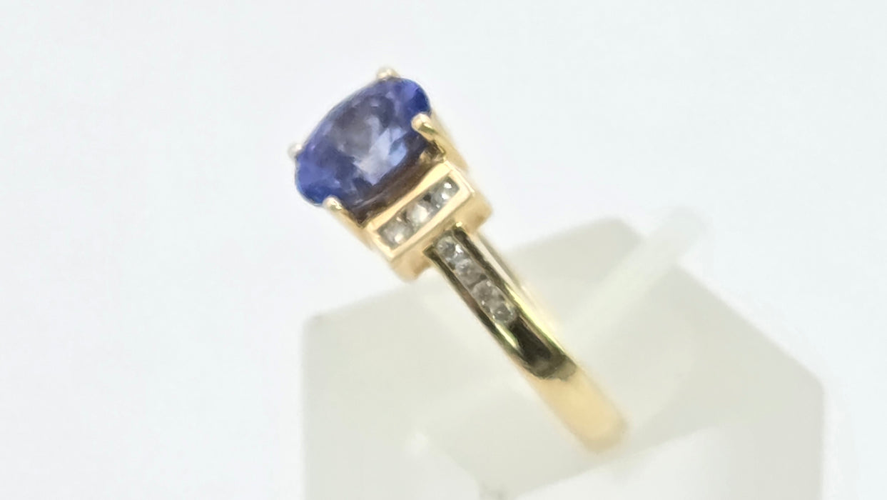 Vintage: 18ct Yellow Gold Tanzanite (1.15ct) & Diamond Dress Ring