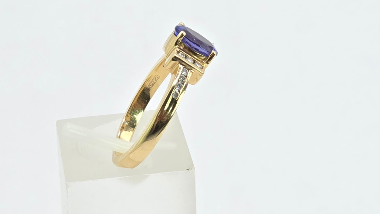 Vintage: 18ct Yellow Gold Tanzanite (1.15ct) & Diamond Dress Ring