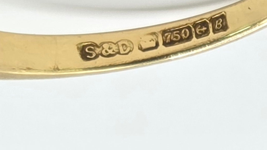 3561 Vintage 18ct Gold Sapphire and Diamonds - from 1976