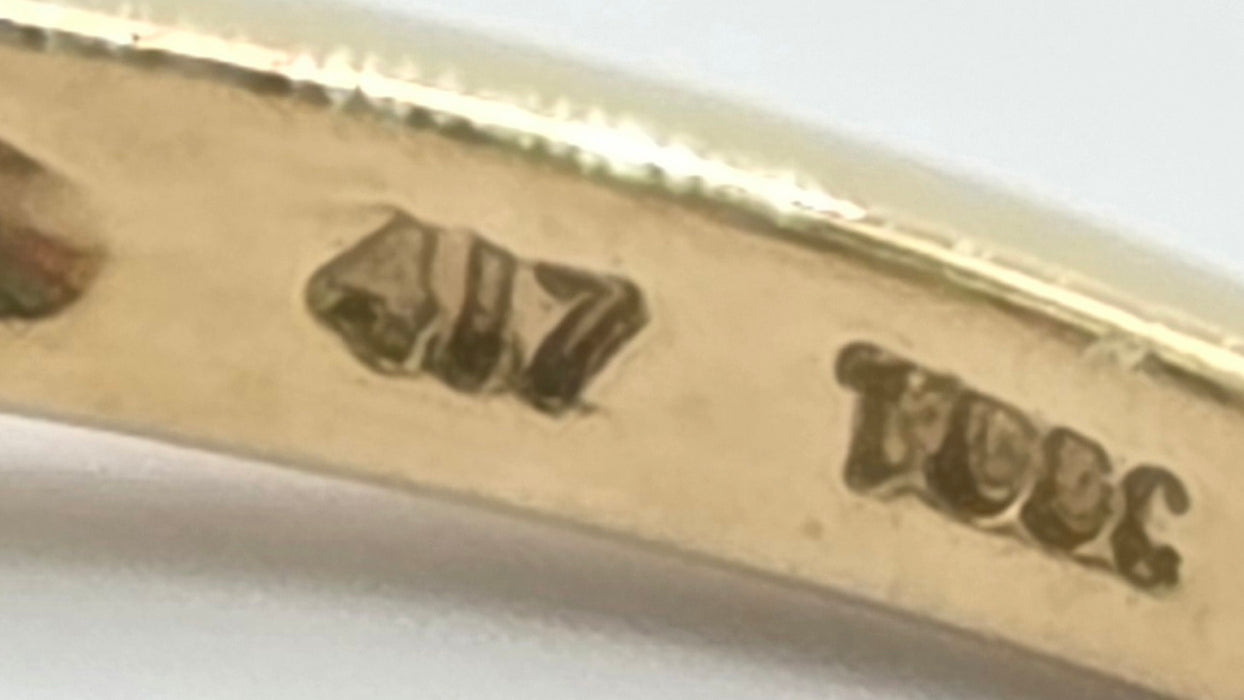 Vintage: 9ct Gold Garnet Trilogy Ring
