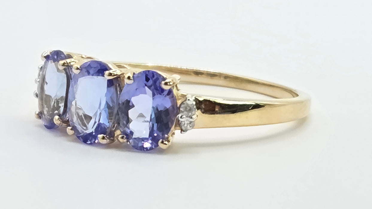 Vintage: 9ct Gold Tanzanite & White Spinel Trilogy Ring
