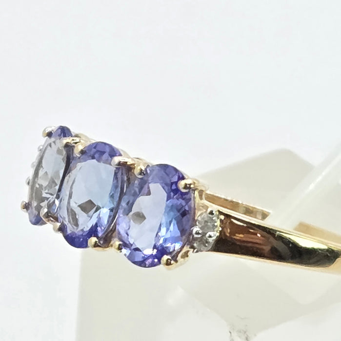 Vintage: 9ct Gold Tanzanite & White Spinel Trilogy Ring