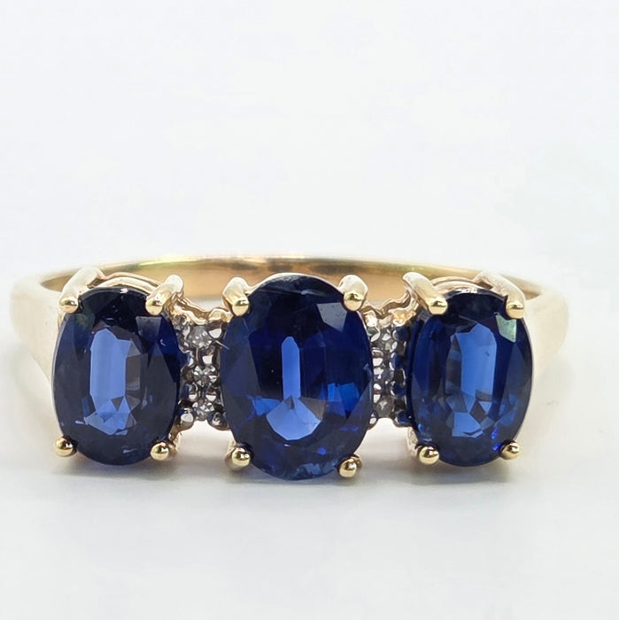Vintage: 9ct Yellow Gold Blue Spinel & White Topaz Three Stone Ring
