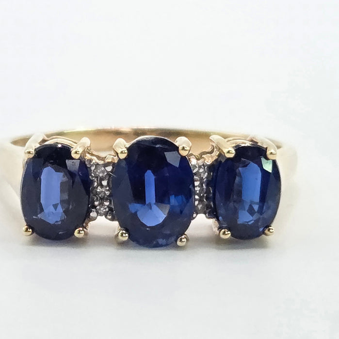Vintage: 9ct Yellow Gold Blue Spinel & White Topaz Three Stone Ring
