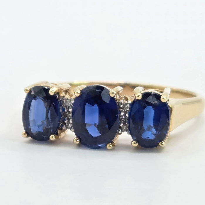Vintage: 9ct Yellow Gold Blue Spinel & White Topaz Three Stone Ring