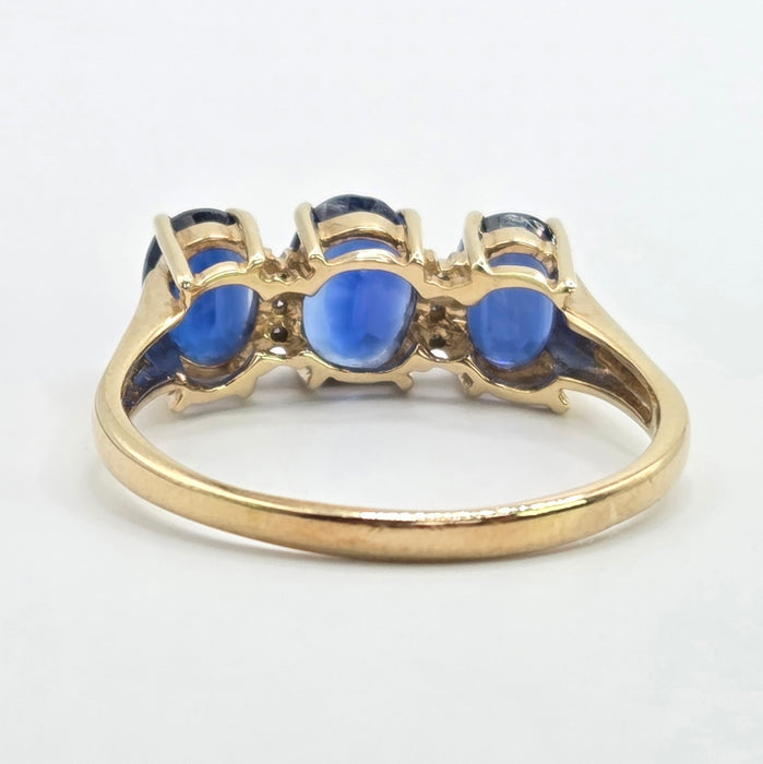 Vintage: 9ct Yellow Gold Blue Spinel & White Topaz Three Stone Ring