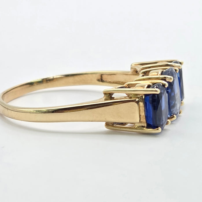 Vintage: 9ct Yellow Gold Blue Spinel & White Topaz Three Stone Ring
