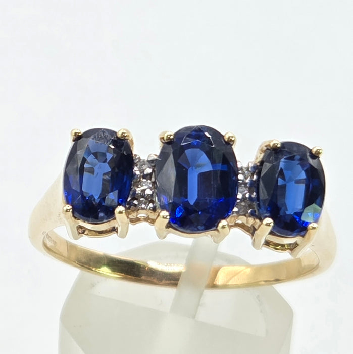 Vintage: 9ct Yellow Gold Blue Spinel & White Topaz Three Stone Ring