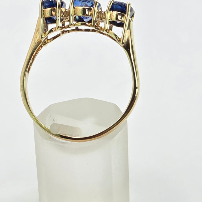 Vintage: 9ct Yellow Gold Blue Spinel & White Topaz Three Stone Ring