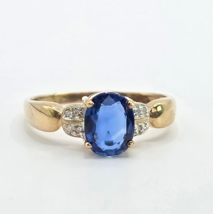 Vintage: 9ct Yellow Gold Sapphire & Diamond Ring