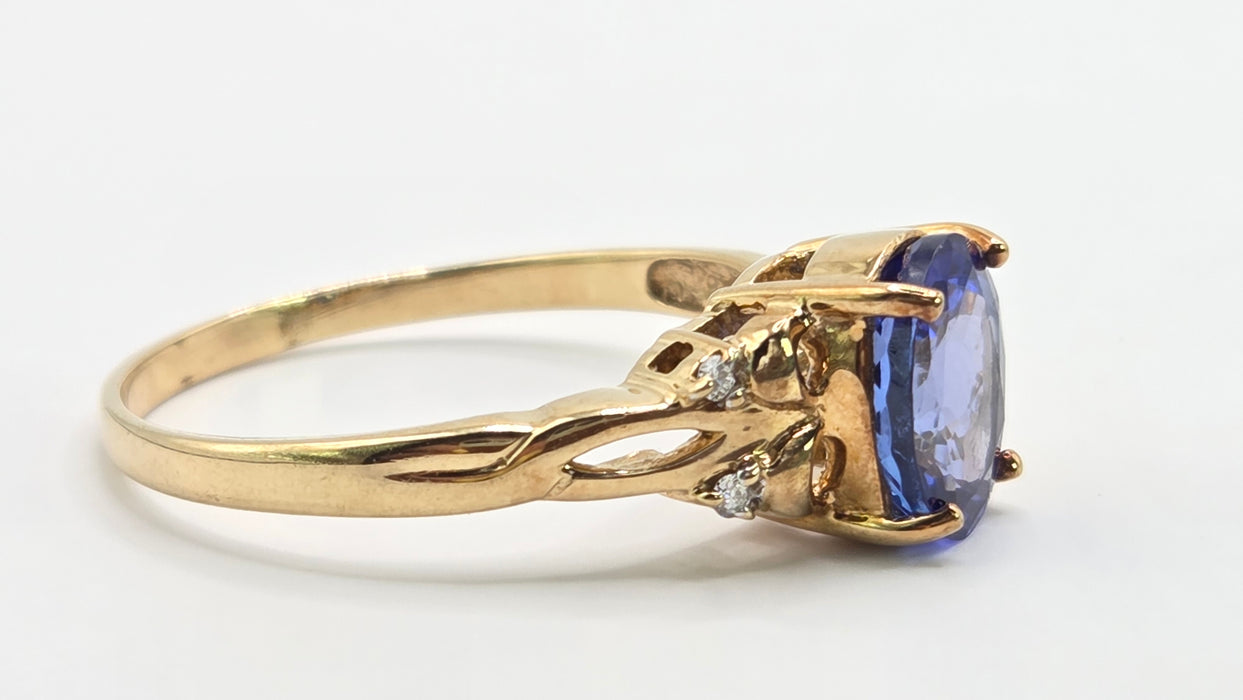 Vintage: 9ct Yellow Gold Iolite & Diamond Dress Ring