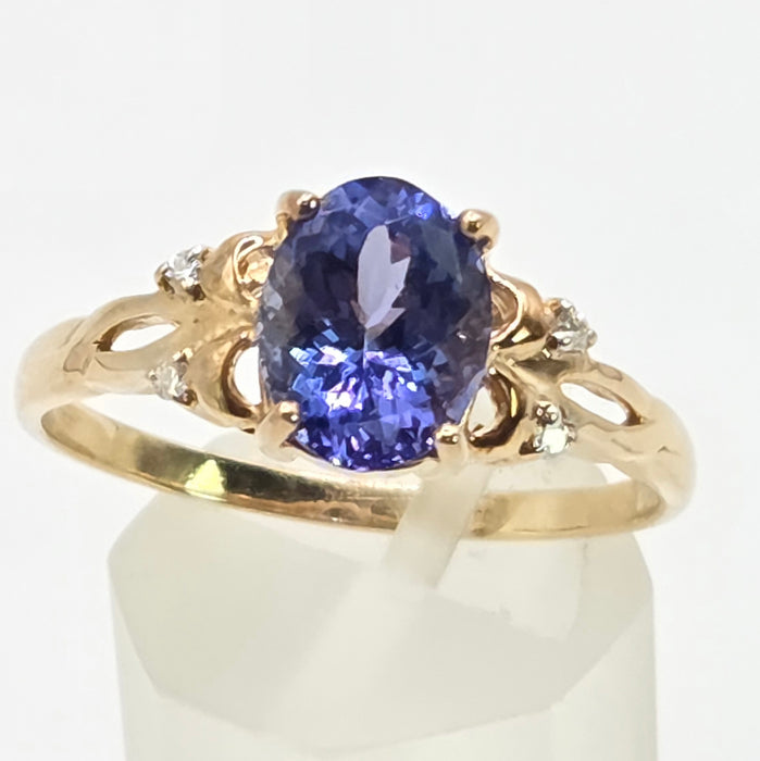 Vintage: 9ct Yellow Gold Iolite & Diamond Dress Ring