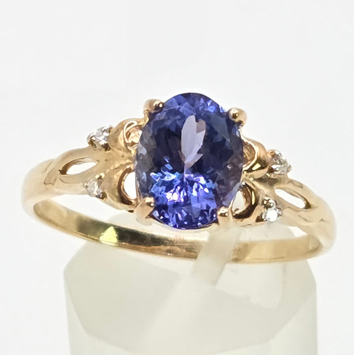Vintage: 9ct Yellow Gold Iolite & Diamond Dress Ring