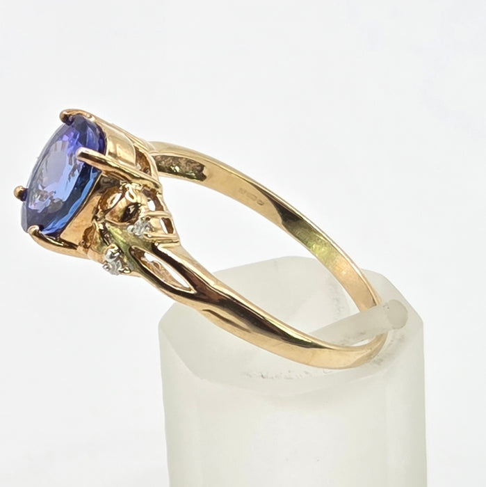 Vintage: 9ct Yellow Gold Iolite & Diamond Dress Ring