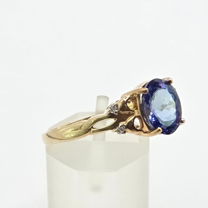 Vintage: 9ct Yellow Gold Iolite & Diamond Dress Ring