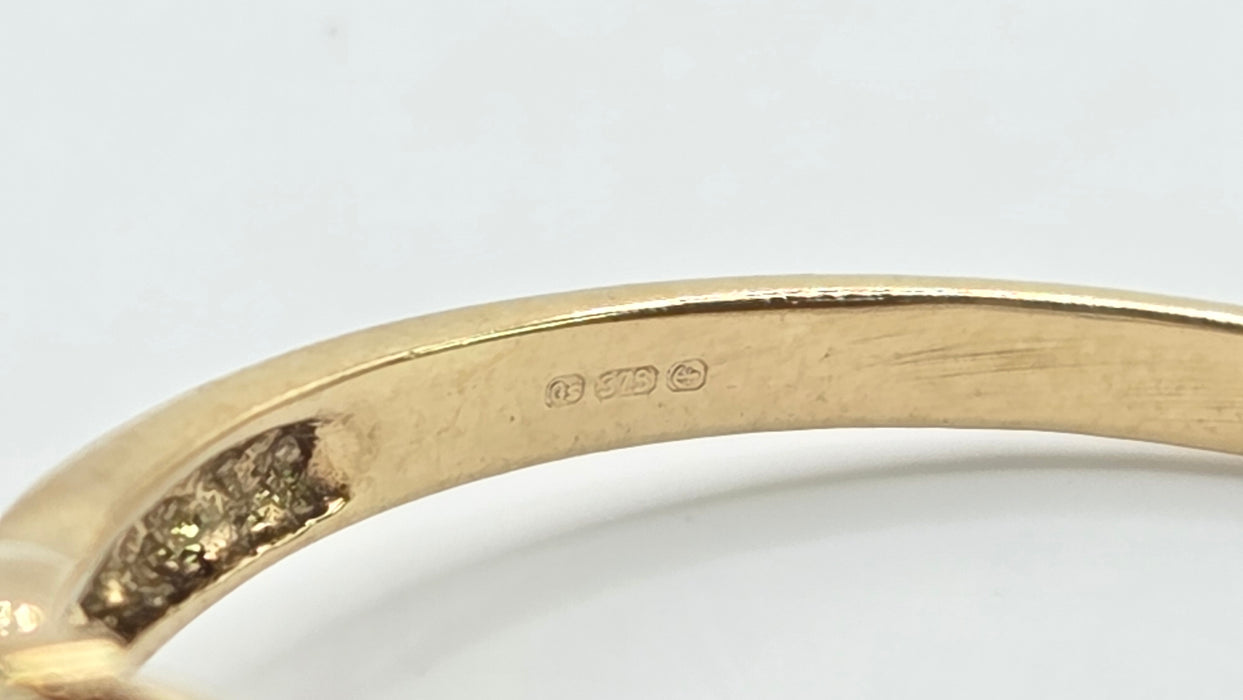Vintage: 9ct Yellow Gold Iolite & Diamond Dress Ring