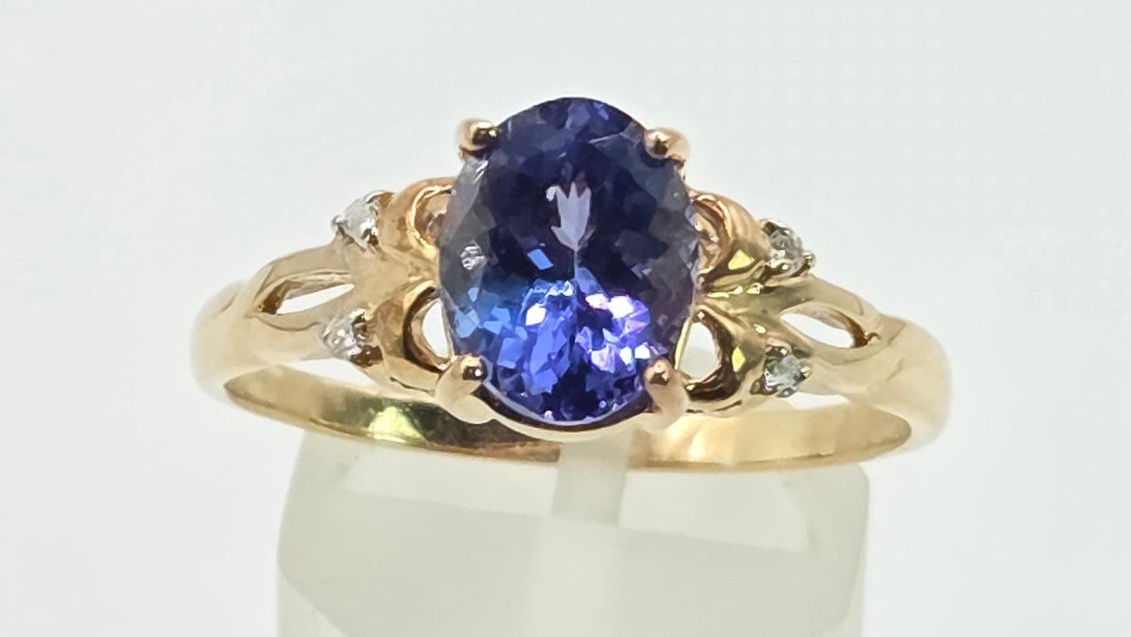 Vintage: 9ct Yellow Gold Iolite & Diamond Dress Ring