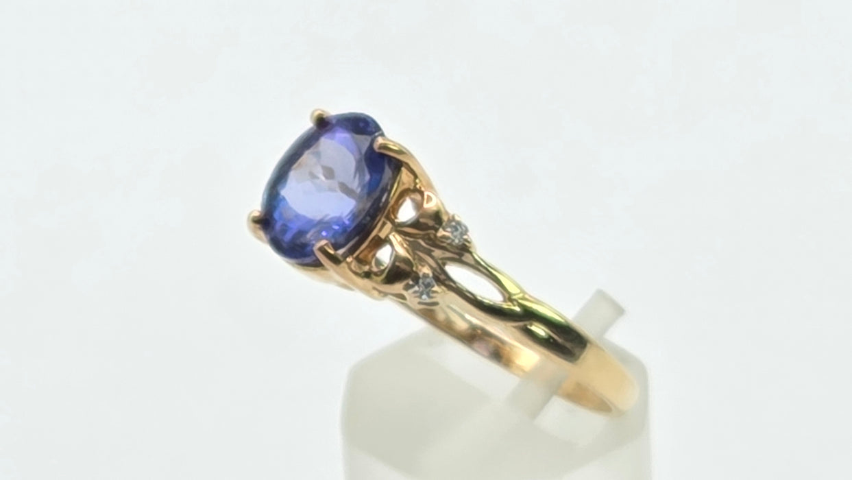 Vintage: 9ct Yellow Gold Iolite & Diamond Dress Ring