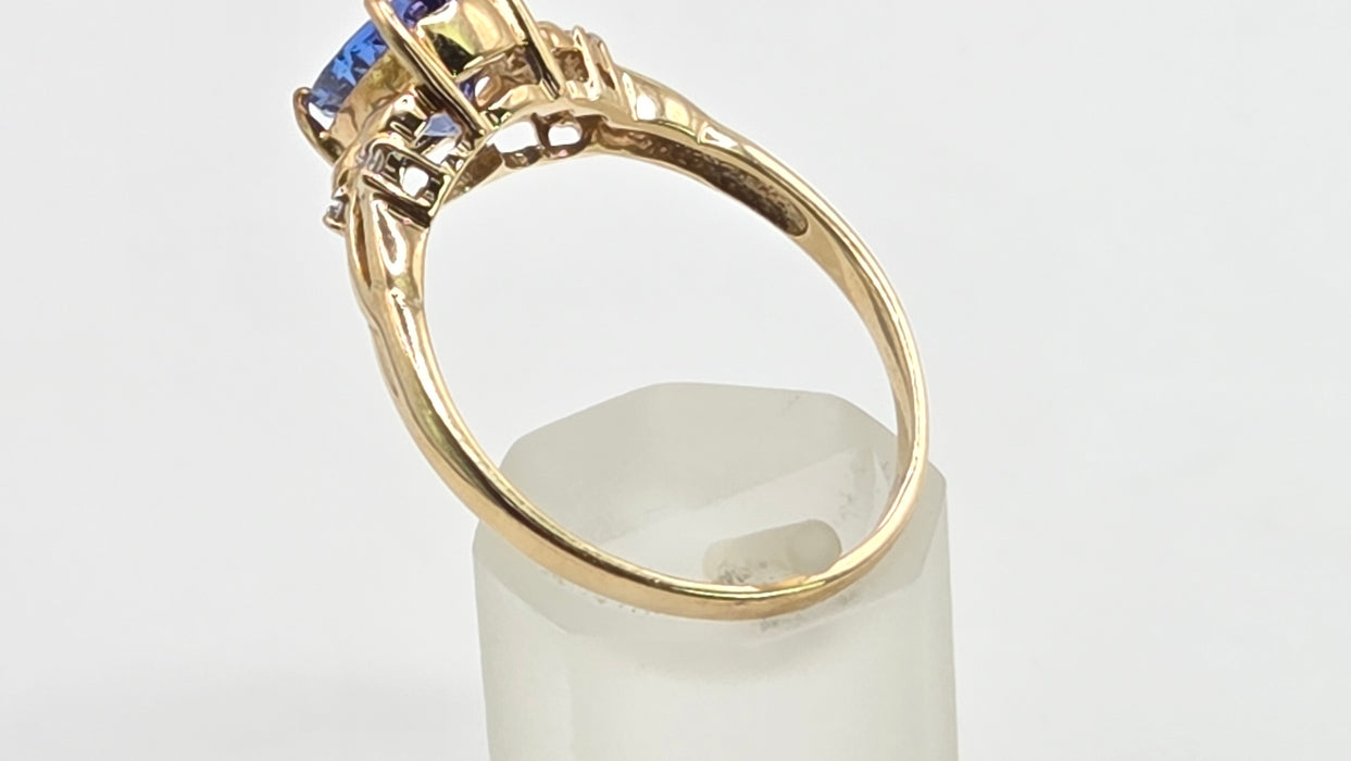 Vintage: 9ct Yellow Gold Iolite & Diamond Dress Ring